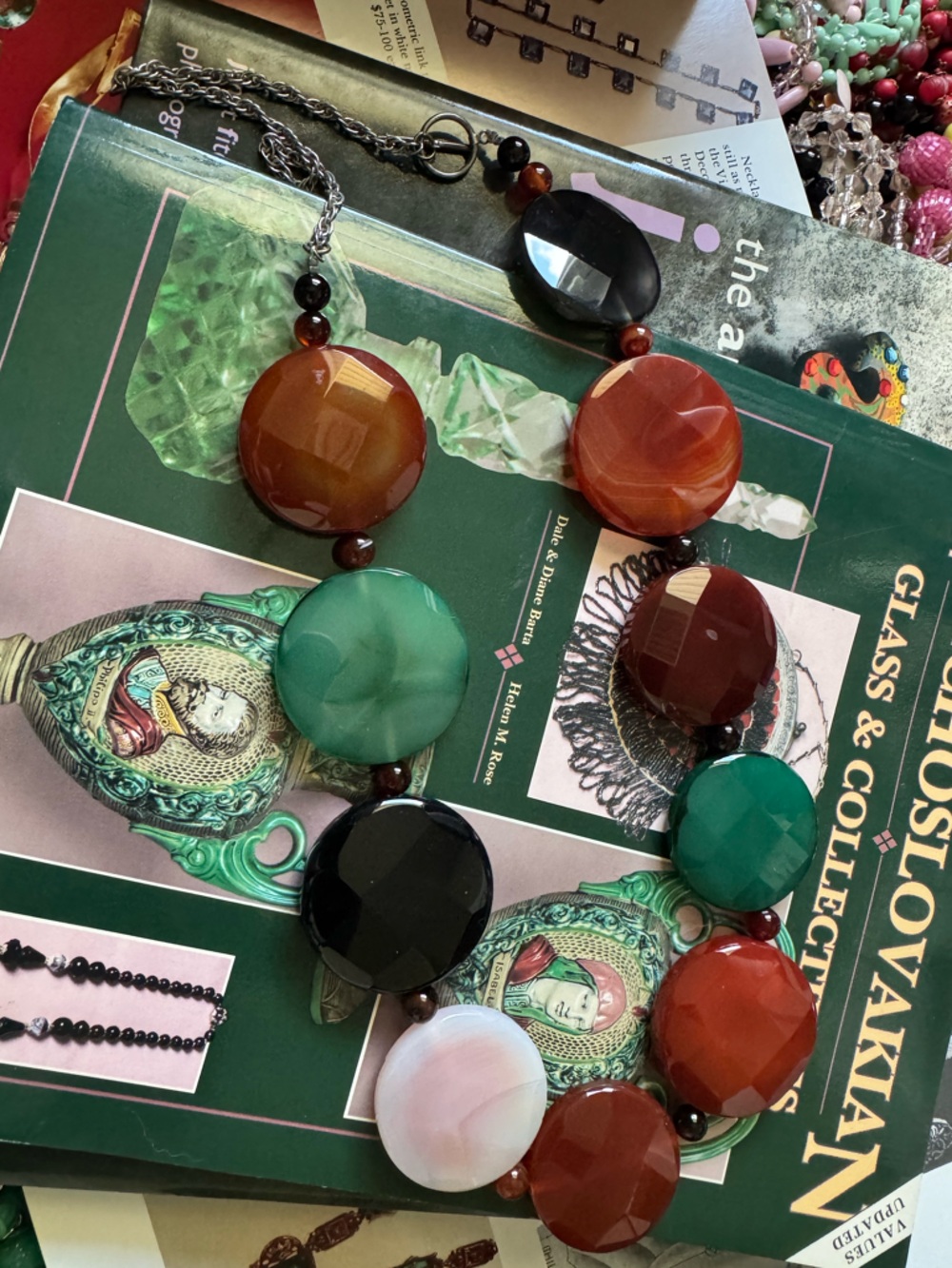 Multicolor Round faceted stone heavy preowned necklace